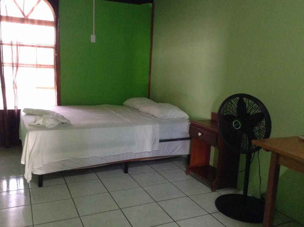 Amelia Guest House San Pedro  Exterior foto