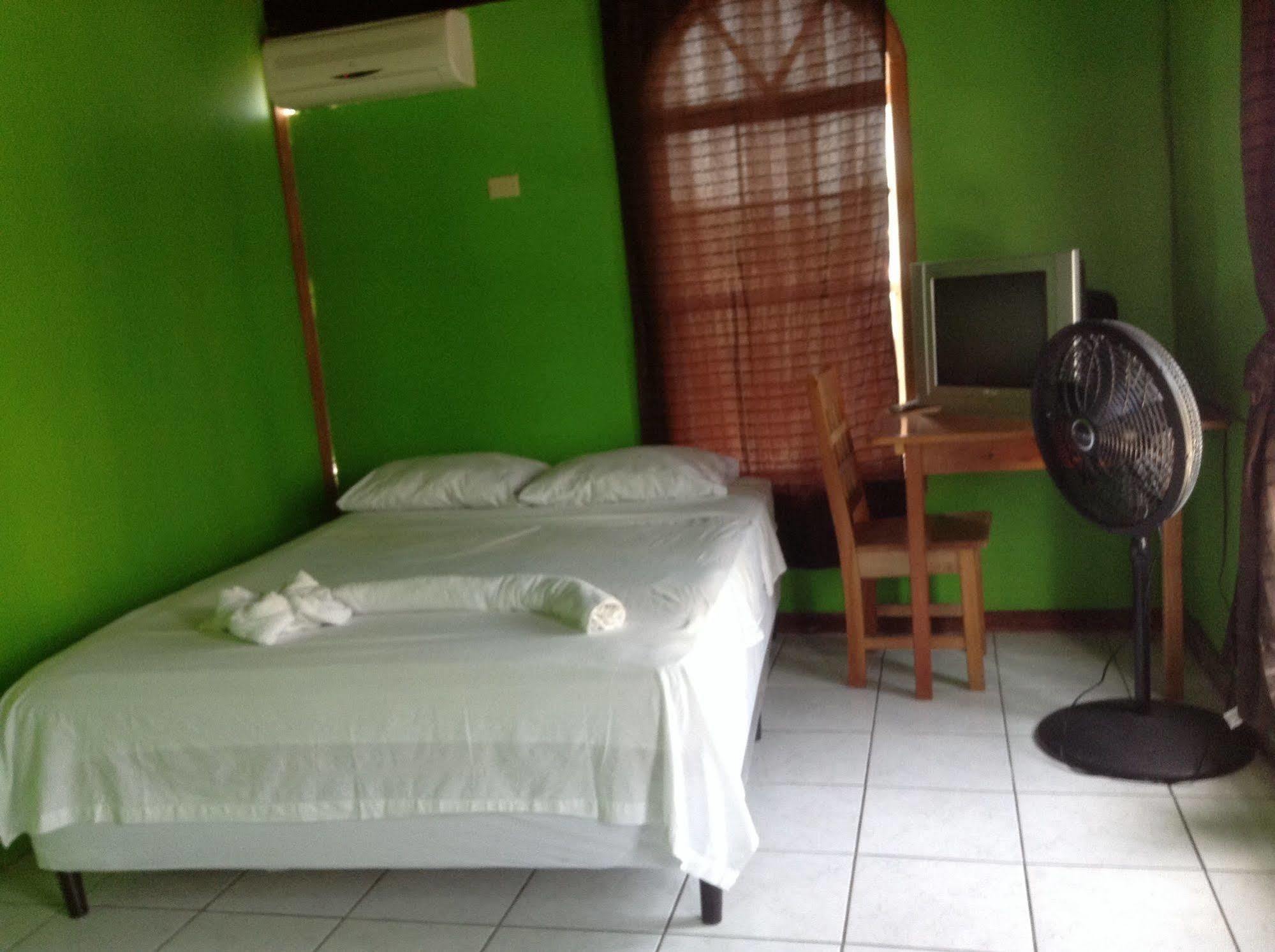 Amelia Guest House San Pedro  Exterior foto